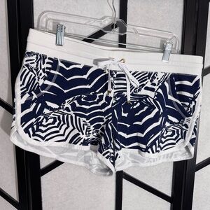 Lilly Pulitzer Chrissy shorts. Size Medium. EUC.
